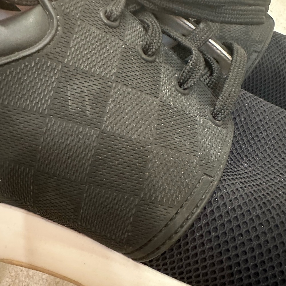 Men’s Louis Vuitton fast lane sneakers 7.5